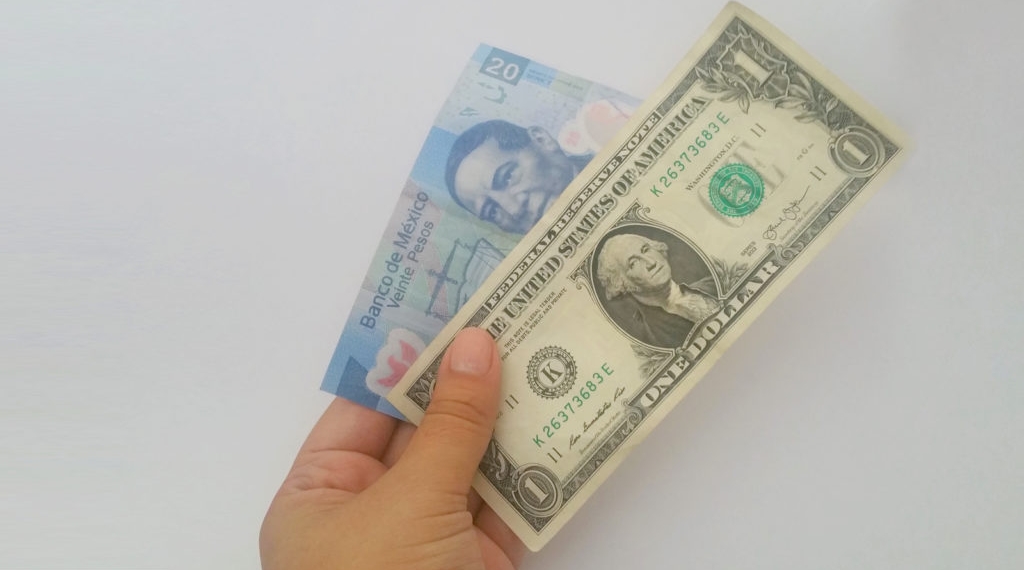 Dólar en ventanillas cotiza en 19.71 pesos
