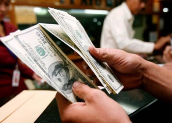 Finaliza dólar en $20; baja 13 centavos