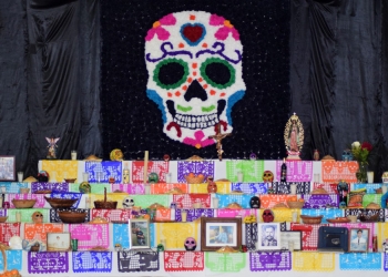 Todo éxito la exhibición de altares de muertos