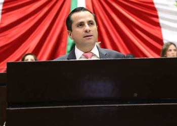 Piden recursos del FONDEN para pavimentar calles