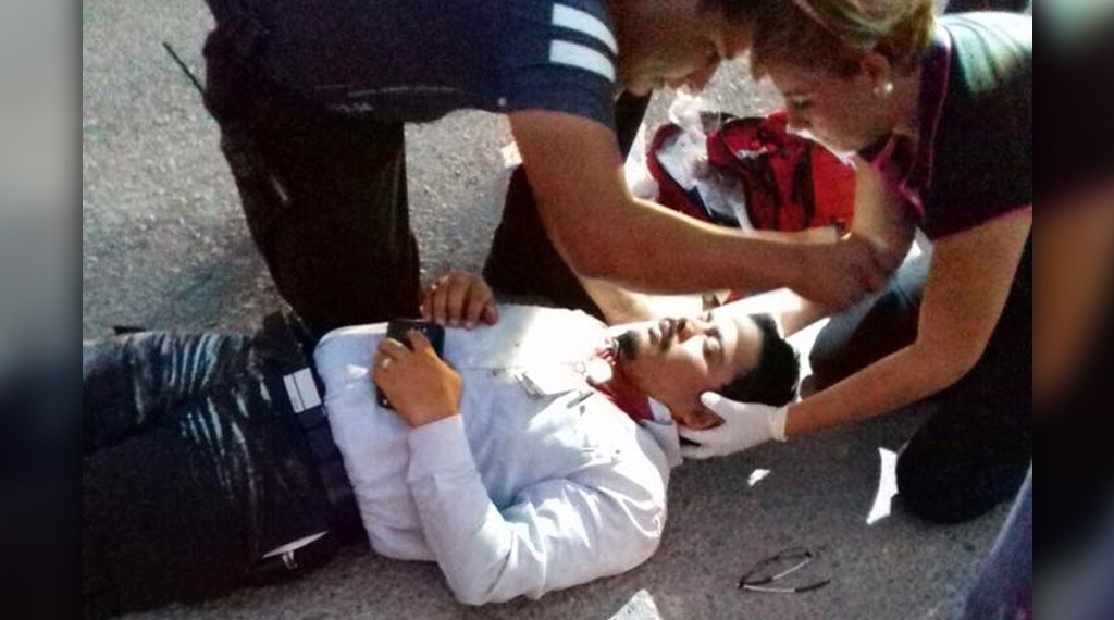 Reportan estable a joven que se metió con todo y carro debajo de un tráiler