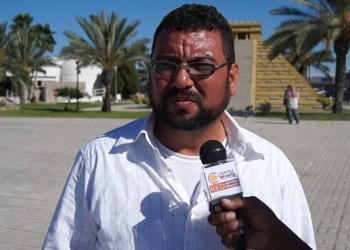 Realizan trabajos para trazo de moño en Plaza de las Culturas.