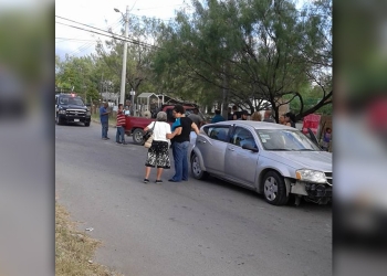 Reportan constantes choques por falta de señalamientos de alto
