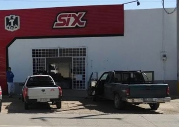 Motociclista atraca un Tecate Six, se lleva 3 mil pesos