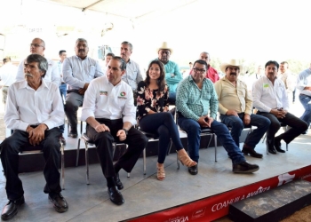 Alcaldesa asiste a inauguración de paso vehicular en Sabinas