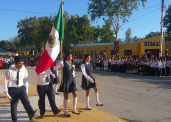 Celebran día de la raza con ceremonia cívica