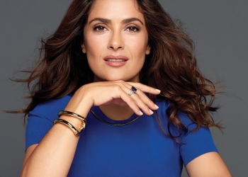 Salma Hayek luce su “pelo de bruja”