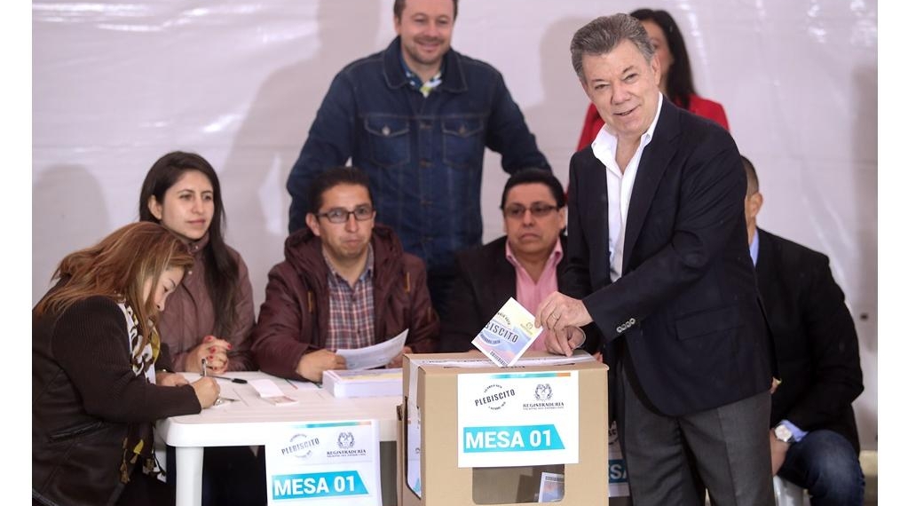 Con 99% del escrutinio, gana “no” en plebiscito por la paz
