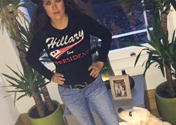 “Hagamos historia”, dice Salma Hayek sobre Clinton y el voto latino