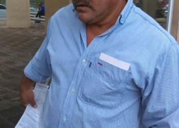 Familiares buscan a detenido por la policía