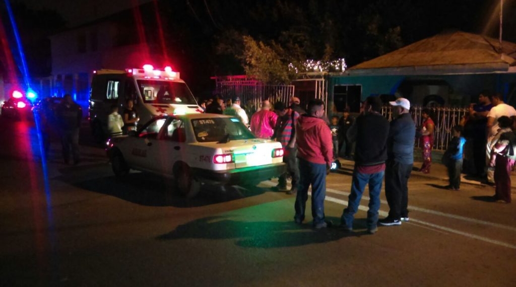 Ciclista ebrio se impacta contra taxi