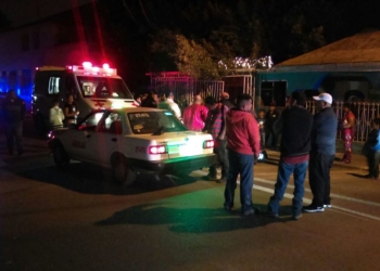 Ciclista ebrio se impacta contra taxi
