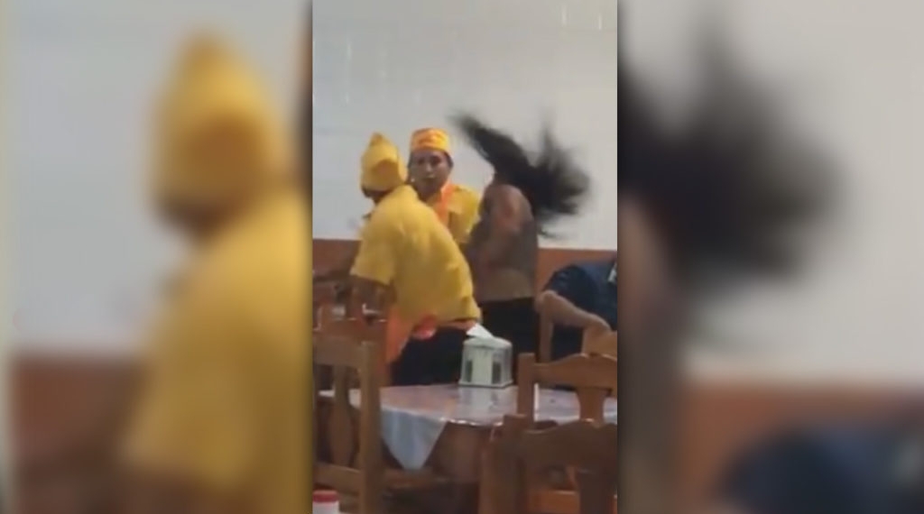 Empleados agreden a mujer en taquería de Querétaro