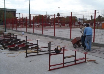 60 por ciento de avance en la cancha de la Macro Plaza