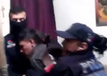 Joven detenido dentro de domicilio llega a arreglo con policías