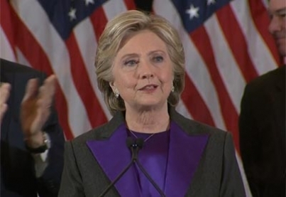 Debemos tener mente abierta y aceptar al presidente Trump: Clinton