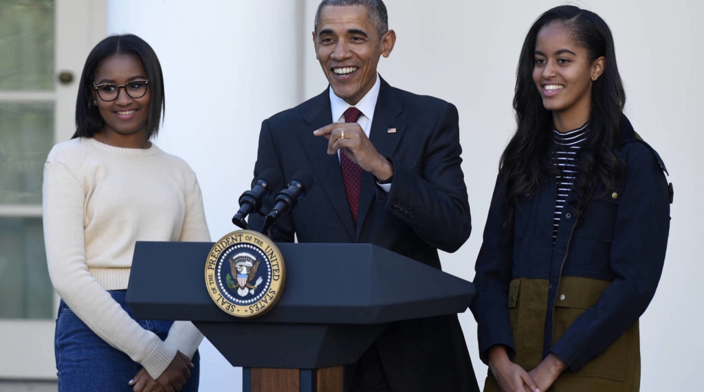 ‘No te empiezas a preocupar por el Apocalipsis’, dijo Obama a sus hijas cuando ganó Trump