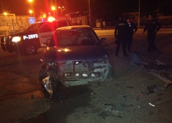 Mujer ebria provoca choque de frente