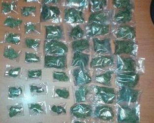 Caen dos con más de 200 dosis de marihuana