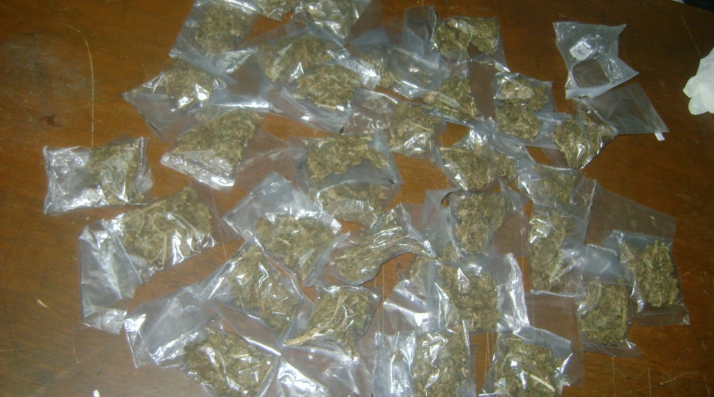 Detienen a hombre con posesión de droga