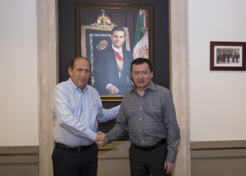 Recibe Osorio Chong a Rubén Moreira