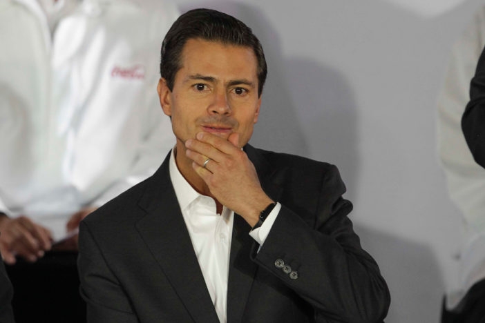 Cinco horas después, EPN felicita a Estados Unidos, no a Trump