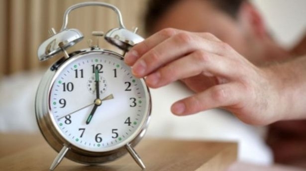 Atrase su reloj antes de ir a dormir