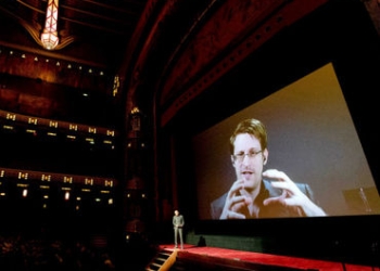 Pide Edward Snowden no temer a Donald Trump