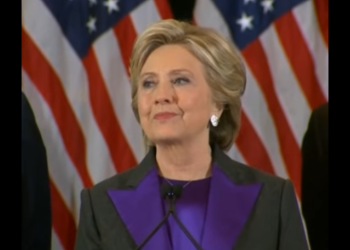Hillary, estoica en discurso de concesión