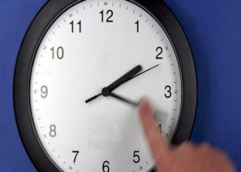 Mañana atrase su reloj antes de ir a dormir