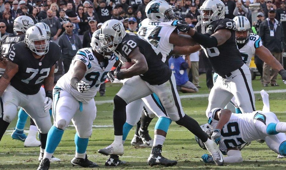 Con gol de campo, Raiders evitan catastrófica derrota