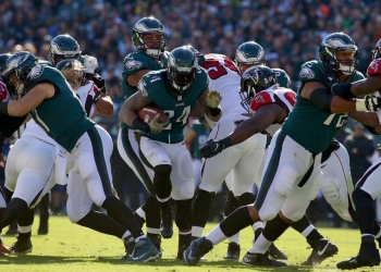 Mathews comanda el vuelo de Eagles