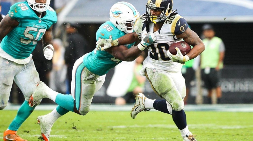 Dolphins remonta y vence a Rams