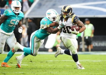 Dolphins remonta y vence a Rams