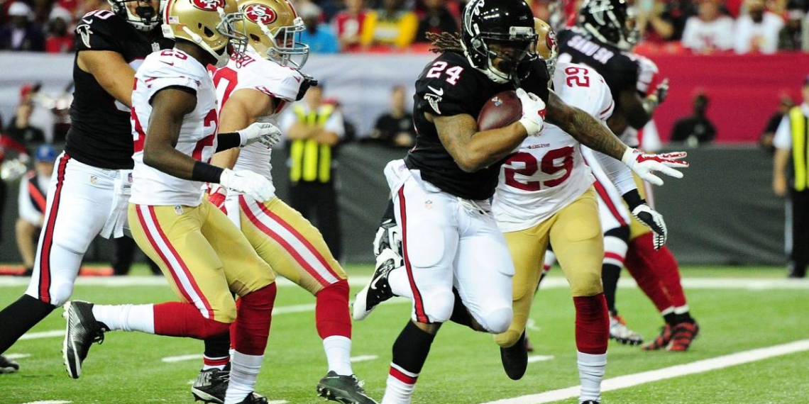 Falcons aplastan a 49ers