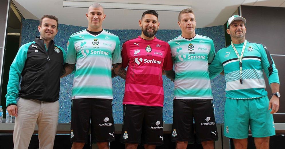 Orozco, Furch y Enríquez se enfundaron en la playera Santista