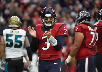 Savage guía a Texans al triunfo