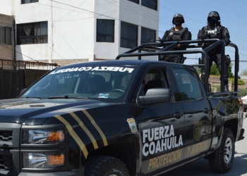 Acusa a elementos de Fuerza Coahuila de quitarle celular y dinero