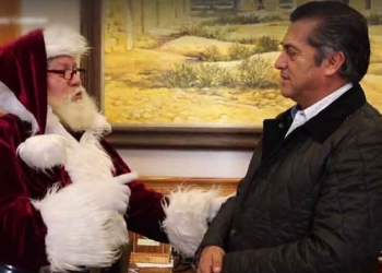 Santa Claus regaña a ‘El Bronco’ tras poner en duda su existencia 