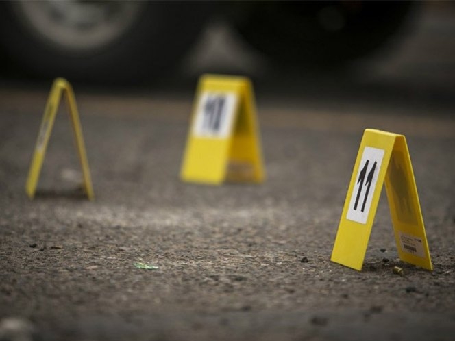 Asesina a su pareja de 17 años y la entierra en el patio de su casa