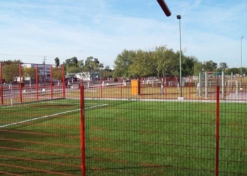 A punto de concluirse la remodelacion de la cancha sintética