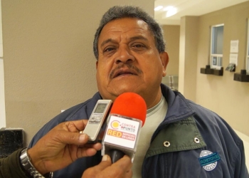 Reparan barda y hacen limpieza en el panteón municipal