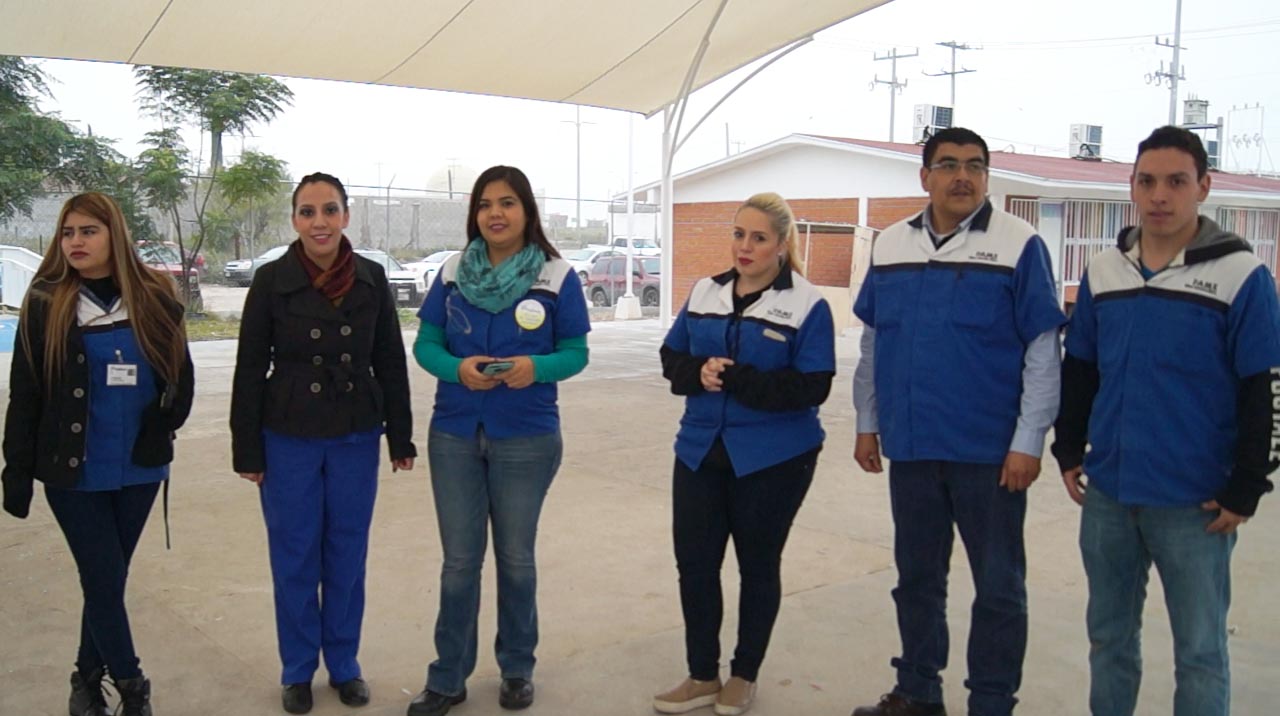Personal de la empresa Fujikura acudió esta mañana a la escuela Carlota Guajardo a realizar un programa de concientización. (Foto: ContraPunto/Adrián Martínez rodríguez)