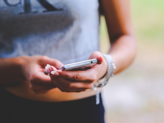 Abandonan a joven desnuda tras abusar de ella en cita a ciegas