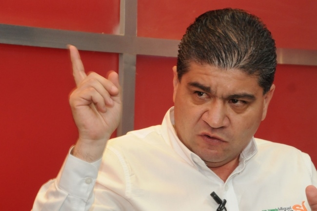 Aprueba Congreso licencia a Miguel Riquelme; va por la gubernatura