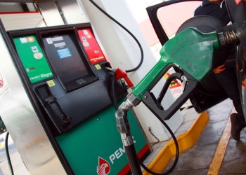 Gasolinazo lleva al dólar a 21.05 pesos
