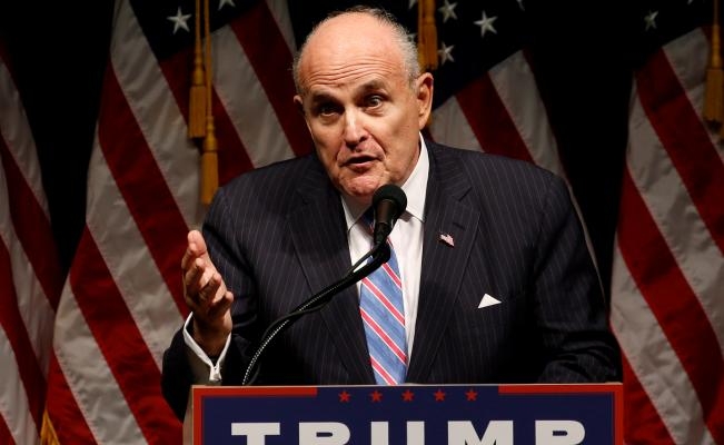 Giuliani le dice que no a Trump