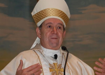 Internan al obispo Garza Treviño; tiene tumor en el rostro