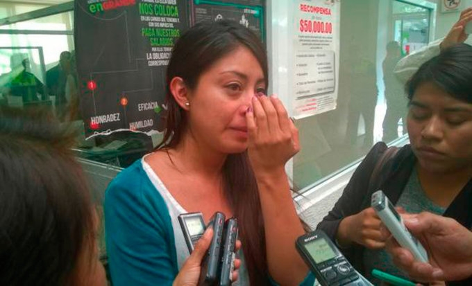 ‘Tú aquí no tienes derechos’; policías agreden a reportera de Reforma