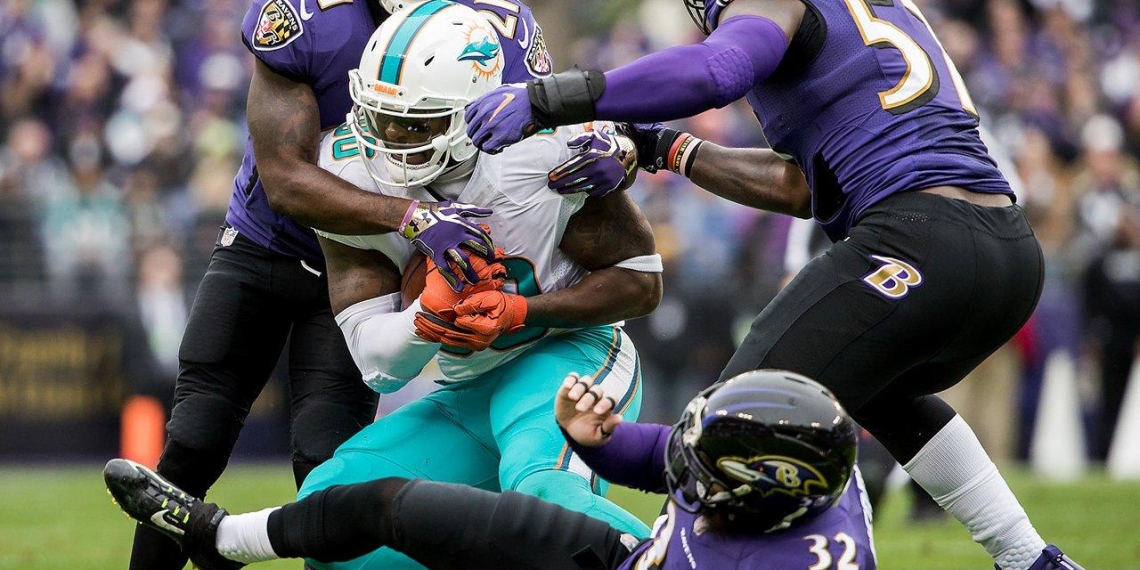 Ravens detienen la marcha de Dolphins